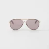 Gafas de sol Prada con la icónica placa metálica Gafas de sol Prada con la icónica placa metálica