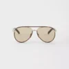 Gafas de sol Prada con la icónica placa metálica Gafas de sol Prada con la icónica placa metálica