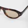 Gafas de sol Prada con la icónica placa metálica Gafas de sol Prada con la icónica placa metálica