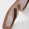 Gafas de sol Prada con la icónica placa metálica Gafas de sol Prada con la icónica placa metálica