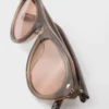 Gafas de sol Prada con la icónica placa metálica Gafas de sol Prada con la icónica placa metálica