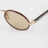 Gafas de sol Prada con la icónica placa metálica Gafas de sol Prada con la icónica placa metálica