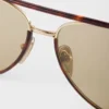 Gafas de sol Prada con la icónica placa metálica Gafas de sol Prada con la icónica placa metálica