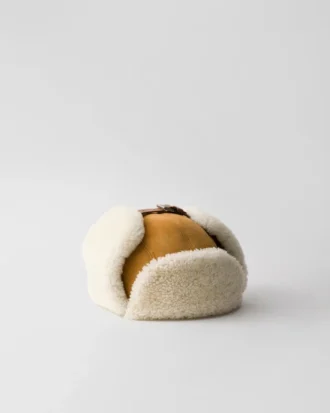 Gorro de cazador de ante y piel de oveja