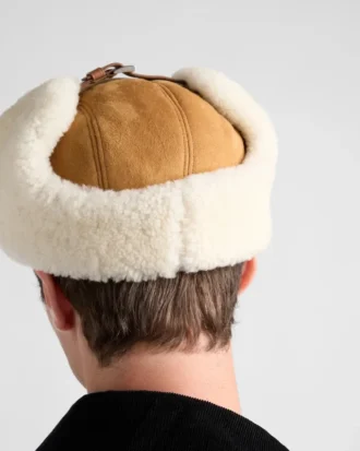 Gorro de cazador de ante y piel de oveja