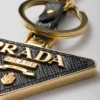 Llavero de piel Saffiano y metal Llavero de piel Saffiano y metal