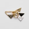 Llavero triangular de metal Llavero triangular de metal