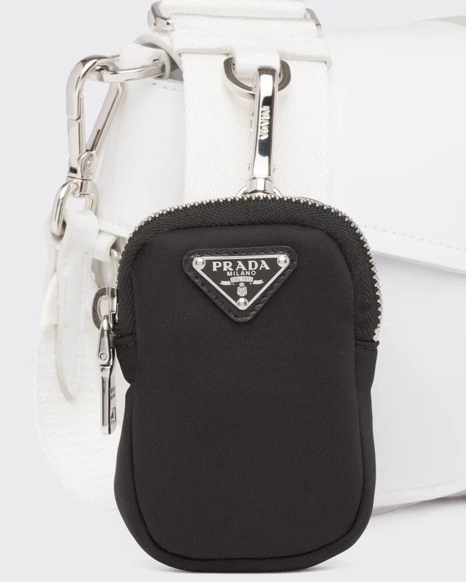 Mini bolsa de Re-Nylon con llavero Mini bolsa de Re-Nylon con llavero