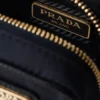 Mini-bolsa Prada Re-Edition 1978 Re-Nylon con llavero