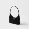 Mini bolso de ante Prada Re-Edition 2005