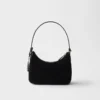 Mini bolso de ante Prada Re-Edition 2005