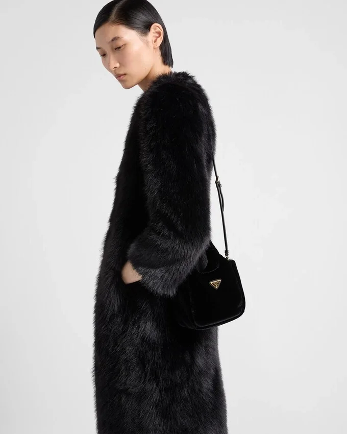 Mini bolso de mano acolchado de terciopelo Mini bolso de mano acolchado de terciopelo