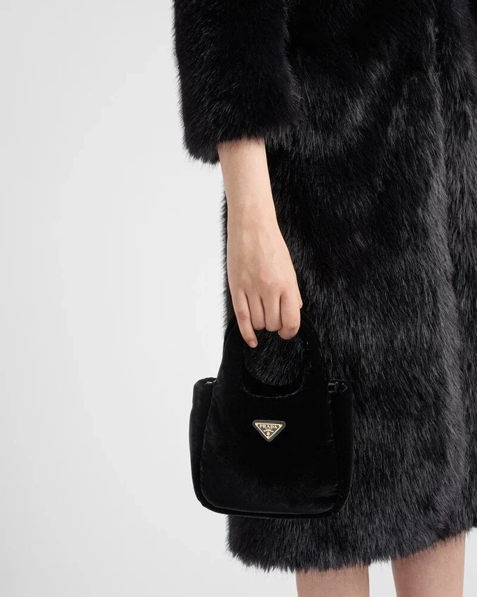Mini bolso de mano acolchado de terciopelo Mini bolso de mano acolchado de terciopelo
