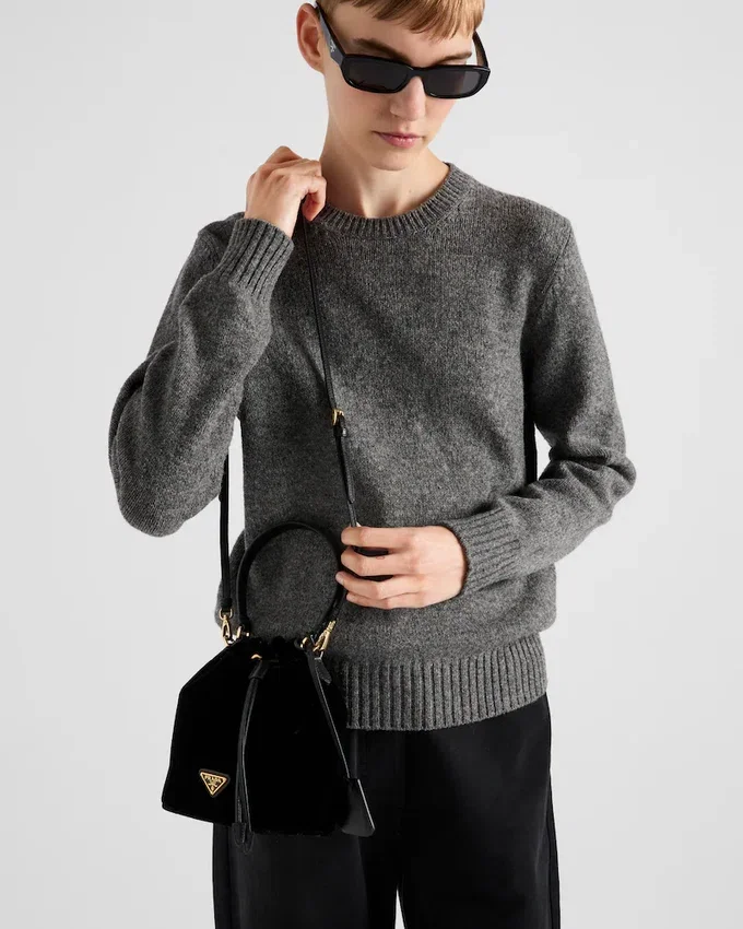 Mini bolso de terciopelo con detalles de piel napa Mini bolso de terciopelo con detalles de piel napa