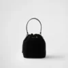 Mini bolso de terciopelo con detalles de piel napa Mini bolso de terciopelo con detalles de piel napa
