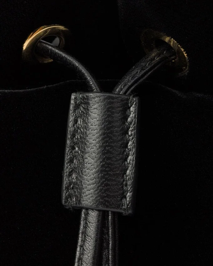 Mini bolso de terciopelo con detalles de piel napa Mini bolso de terciopelo con detalles de piel napa