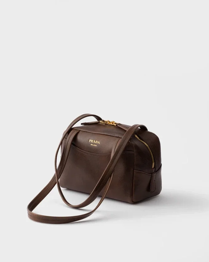 Mini bolso Prada Carry de piel envejecida con asa superior Mini bolso Prada Carry de piel envejecida con asa superior