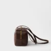 Mini bolso Prada Carry de piel envejecida con asa superior Mini bolso Prada Carry de piel envejecida con asa superior