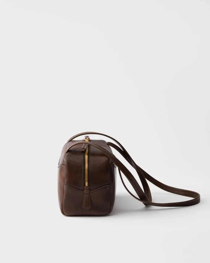 Mini bolso Prada Carry de piel envejecida con asa superior Mini bolso Prada Carry de piel envejecida con asa superior
