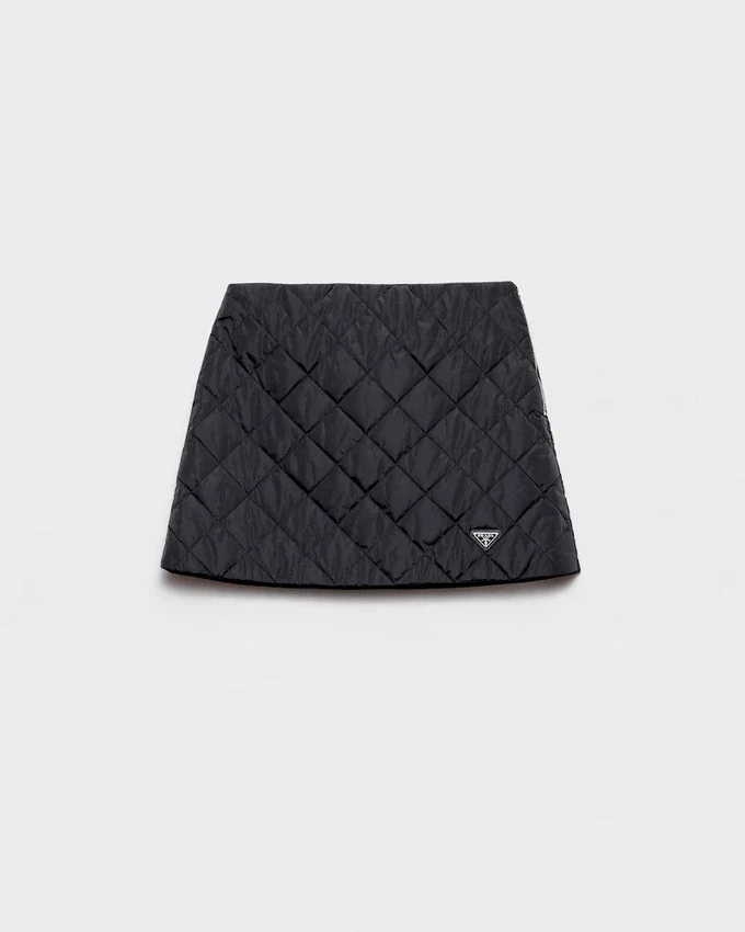 Minifalda ligera de Re-Nylon acolchado Minifalda ligera de Re-Nylon acolchado