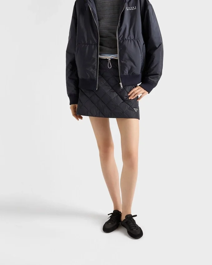 Minifalda ligera de Re-Nylon acolchado Minifalda ligera de Re-Nylon acolchado