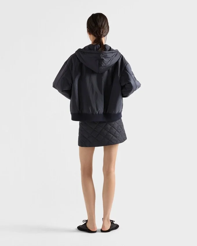 Minifalda ligera de Re-Nylon acolchado Minifalda ligera de Re-Nylon acolchado