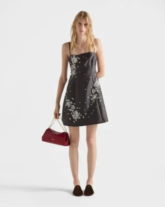 Minivestido de seda y lana bordado
