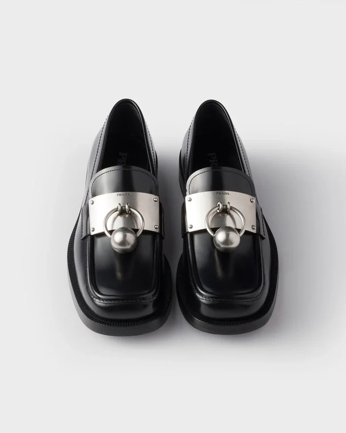 Mocasines de cuero cepillado con anilla metálica Mocasines de cuero cepillado con anilla metálica