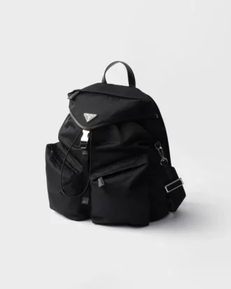 Mochila de Re-Nylon y cuero Mochila de Re-Nylon y cuero