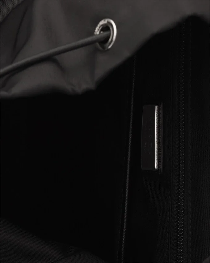 Mochila de Re-Nylon y piel Saffiano Mochila de Re-Nylon y piel Saffiano