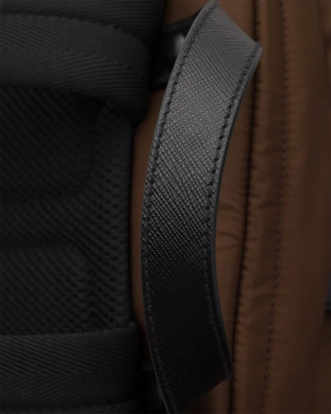 Mochila de Re-Nylon y piel Saffiano Mochila de Re-Nylon y piel Saffiano