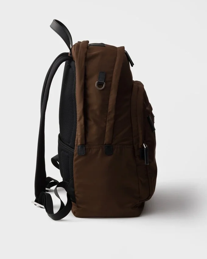Mochila de Re-Nylon y piel Saffiano Mochila de Re-Nylon y piel Saffiano