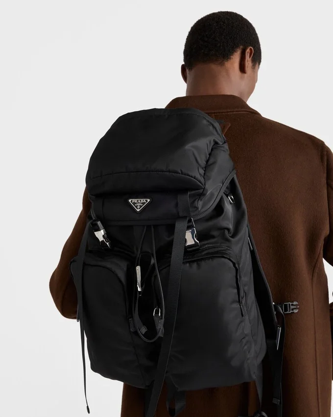 Mochila de Re-Nylon y piel Saffiano Mochila de Re-Nylon y piel Saffiano
