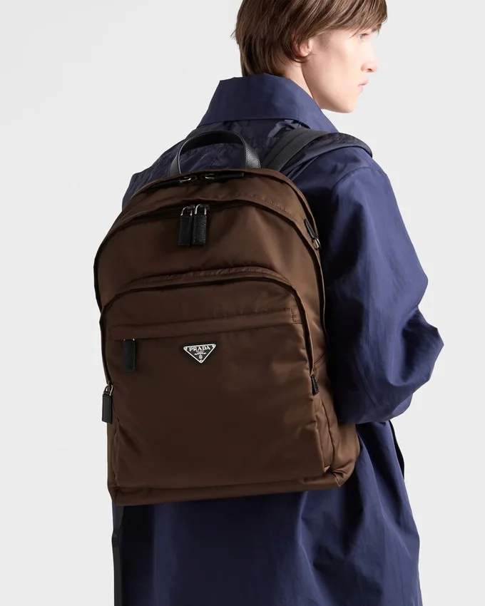 Mochila de Re-Nylon y piel Saffiano Mochila de Re-Nylon y piel Saffiano