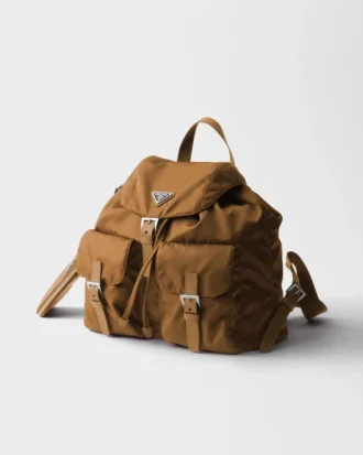 Mochila mediana de Re-Nylon con bolsillo