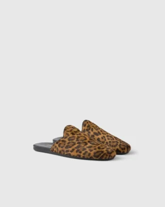 Mules de piel con estampado de leopardo