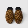 Mules de piel con estampado de leopardo Mules de piel con estampado de leopardo