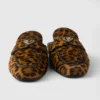 Mules de piel con estampado de leopardo Mules de piel con estampado de leopardo