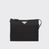 Neceser de Re-Nylon y cuero Saffiano Neceser de Re-Nylon y cuero Saffiano