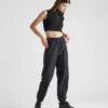 Pantalones anchos de tejido ligero bielástico Pantalones anchos de tejido ligero bielástico