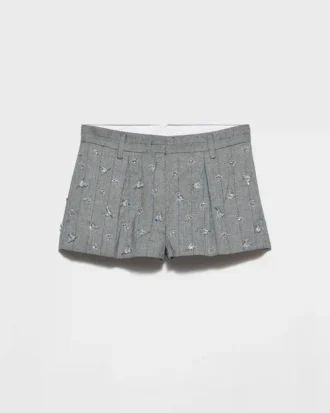 Pantalones cortos de lana con rayas finas bordadas