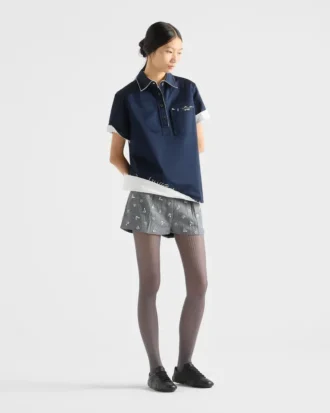 Pantalones cortos de lana con rayas finas bordadas