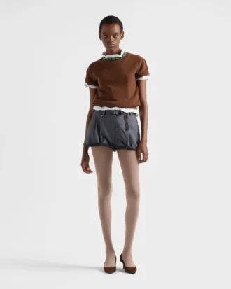 Pantalones cortos de satén grisalla y envejecido