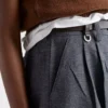 Pantalones cortos de satén grisalla y envejecido Pantalones cortos de satén grisalla y envejecido