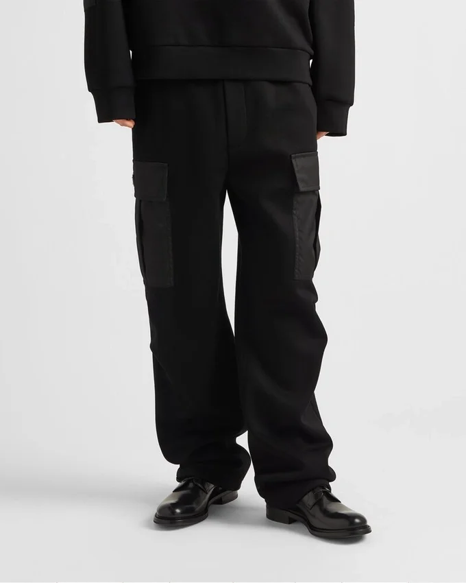 Pantalones de felpa de algodón con detalles de Re-Nylon Pantalones de felpa de algodón con detalles de Re-Nylon