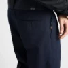 Pantalones de lana con detalles técnicos Pantalones de lana con detalles técnicos