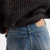 Pantalones de mezclilla con ribete y corte cónico Pantalones de mezclilla con ribete y corte cónico