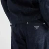 Pantalones de mezclilla de corte ancho con diseño en forma de V Pantalones de mezclilla de corte ancho con diseño en forma de V