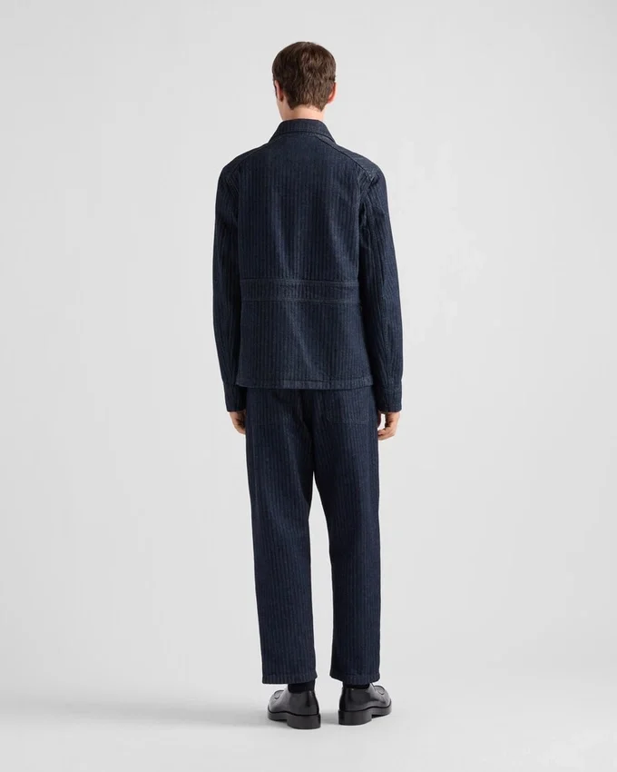 Pantalones de mezclilla de corte ancho con diseño en forma de V Pantalones de mezclilla de corte ancho con diseño en forma de V