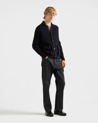 Pantalones de mezclilla sin tratar con tira de cuero